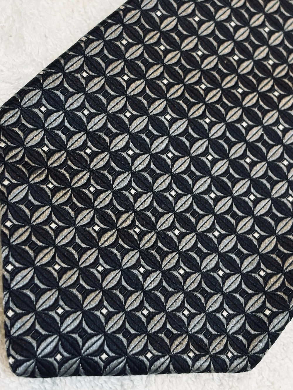 Brand New Stylish Tie By JoS A. Bank (Signature Collection)